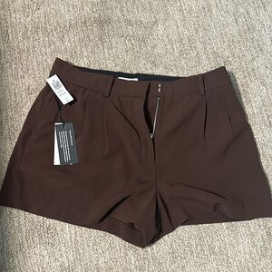 Aritzia shorts size 14 NWT